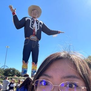 Meet your Posher, Vivian